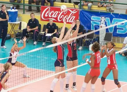 U.S. Olympic Women's Volleyball Team Advances to Semifinals Image