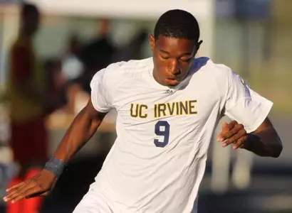 Second Half Keys 3-1 Win for Anteaters Image