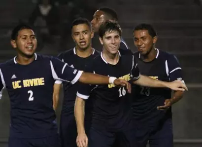 'Eater Headers Hoist Big West South Crown Image