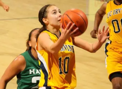 Jennifer Tsurumoto Posts Career-High 27 Points As UC Irvine Topples Hawaii, 64-52 Image