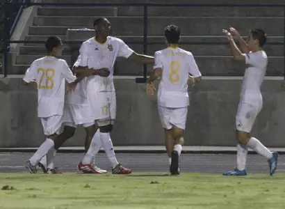 No. 7 Anteaters Tangle with Cal State Fullerton Image