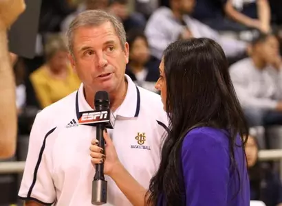 Head Coach Doug Oliver Inks Contract Extension Image