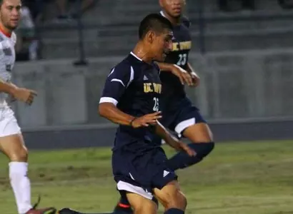No. 3 Anteaters Lose at UC Riverside, 2-1 Image