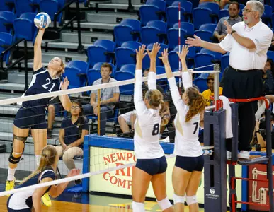 Anteaters Lose to UC Davis, 3-1 Image