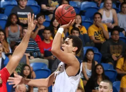 UC Irvine Rolls Past Hampden-Sydney, 82-53 Image