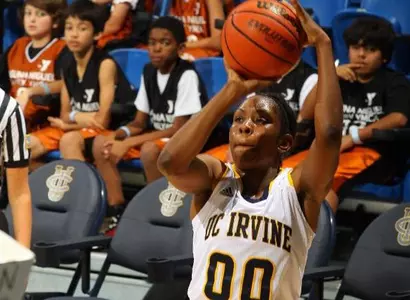 Methlyn Onogomuho Comes Up Big In Victory Over UC Davis Image