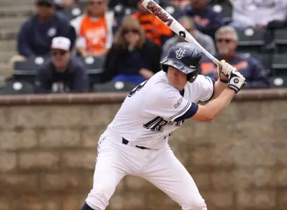 Anteaters Score Season-High Runs To Sweep 'Bows Image