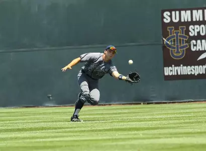 Anteaters Lose In Late Innings, Swept By Dirtbags Image