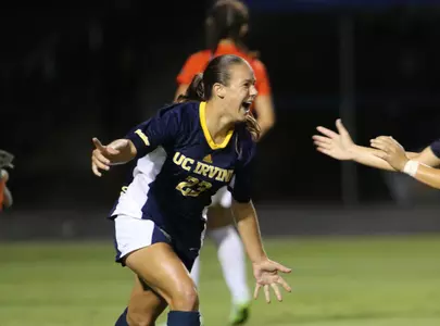 Anteaters Double-Crossed by Titans 2-1 Image