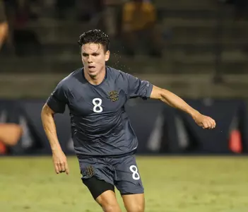 'Eaters Slip, 3-0, to South Division Leaders Image