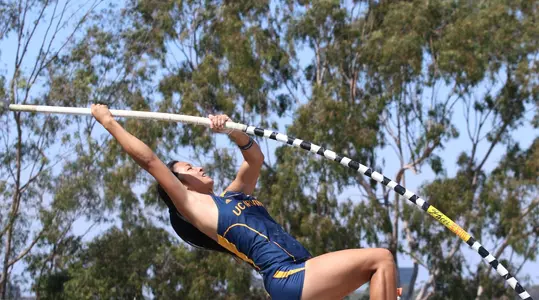 Ariel Cheng Places 3rd in Big West Pole Vault Image