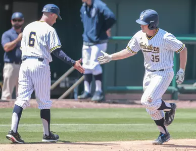 UC Irvine Cruises to Win, Sweep over Nevada Behind Vetrovec Image