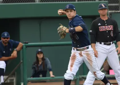 Baseball Continues Roadrunner Roll Before Trip to Knoxville Image