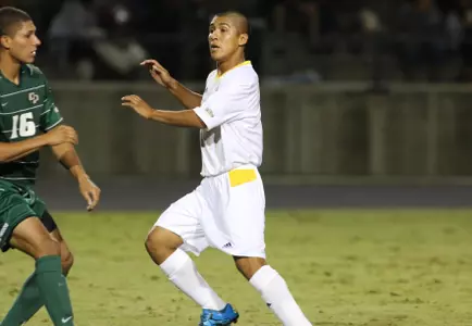 Anteaters Spar with Antelopes, Eagles in Homecoming Image