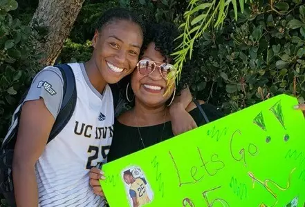 aleah-kelley-2018-uci-wsoc-think-pink