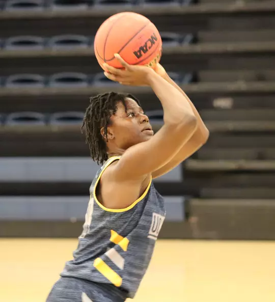 joy-akaegbu-2019-wbb-practice