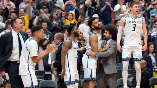MBB-Team-Bench-Happy-2019
