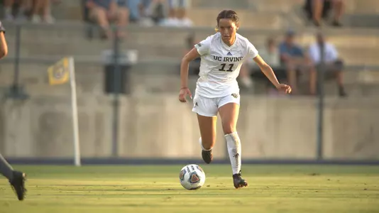 scarlett-camberos-uci-wsoc-2021-csun-hawaii