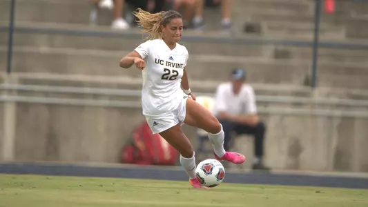 destinee-manzo-uci-wsoc-2021-suu-uc-riverside