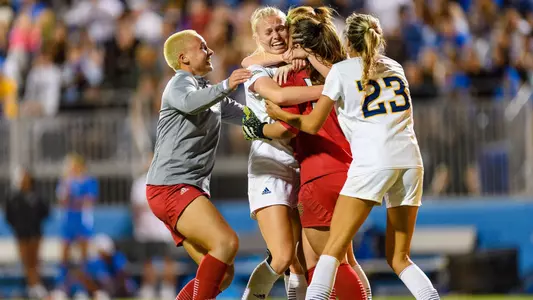 piper-wurth-hannah-roberts-hinojosa-creighton-uci-wsoc-2021-ucla-ncaa-first-round-wisconsin