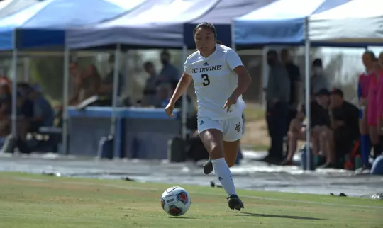 desiree-mendoza-wsoc-2021-action