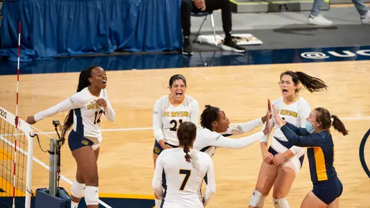 team-celebrate-WVB-2021