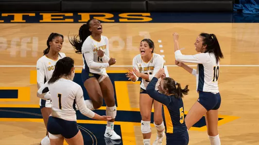 team-celebrate-WVB-2021