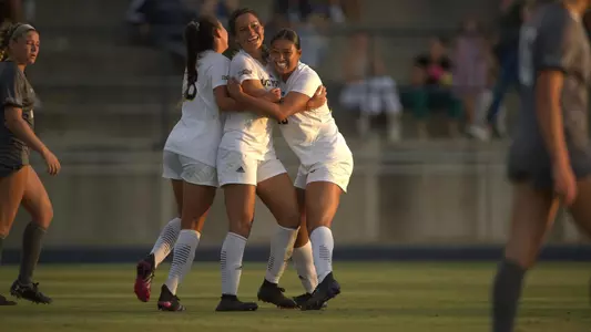 scarlett-camberos-autumn-thompkins-uci-wsoc-2021-csun-csf