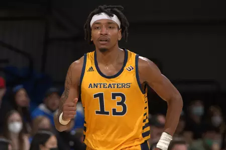 austin-johnson-uci-mbb-2021-2022-boise-state-hawaii