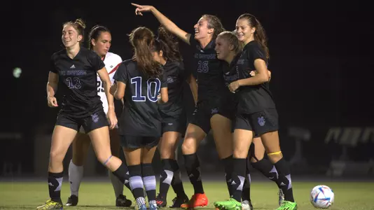 alyssa-moore-huff-covey-de-bakker-uci-wsoc-2022-csun