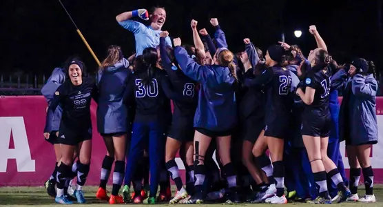 hinojosa-uci-wsoc-2022-team-cheer-ncaa-celebration