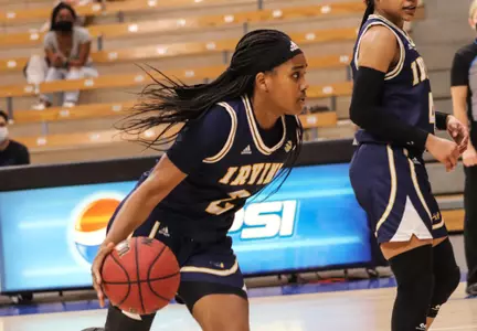 chloe-webb-wbb-2022-ucr-2