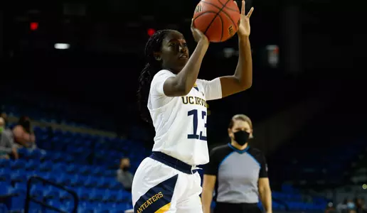 deja-lee-wbb-2022-uh