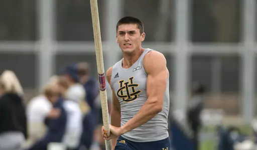 josh-farmer-mtrack-2022-vob-pole-vault
