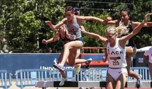 hannah-chau-wtrack-2022-steeple-bwc