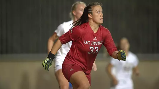 glo-hinojosa-uci-wsoc-2022-united-soccer-coaches-player-to-watch-goalkeeper-ucla