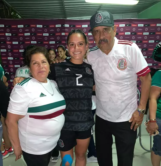 destinee-manzo-uci-wsoc-2022-mexico-grandparents