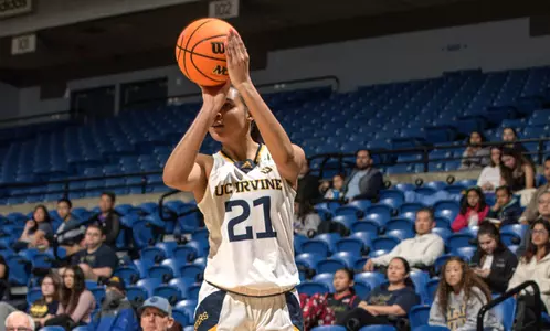 olivia-williams-wbb-2023-uh-preview