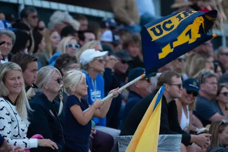 fans-kids-crowd-ngwsd-uci-mwp-camps-2022-2023-general-clinic