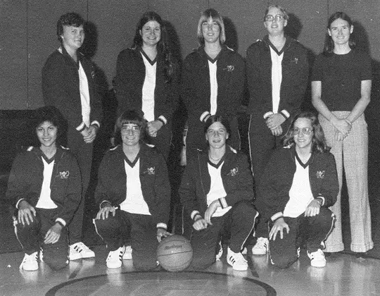 1975-76-wbb-team