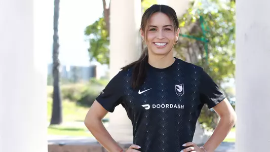scarlett-camberos-uci-wsoc-2023-angel-city-signing
