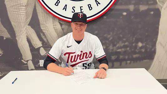 jacob-king-uci-bsb-2023-twins-ufa-signing