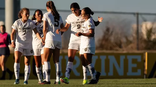emilie-castagna-suus-debakker-chloe-ragon-laila-elbehery-uci-wsoc-2024-sandiego-ucriverside-celebration-team