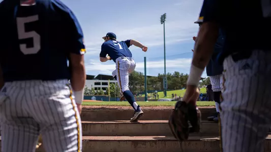 jacob-stinson-uci-bsb-2024-ucsantabarbara-dugout-ballpark-usc-ucsandiego
