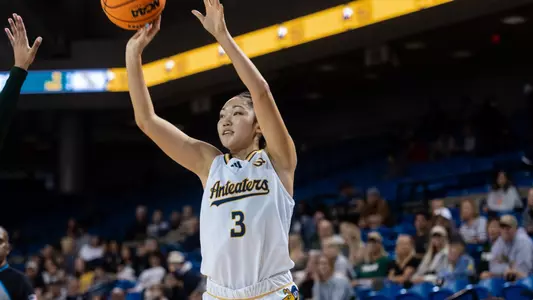 nikki-tom-wbb-2025-vs-ucsd-recap