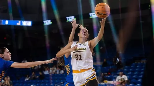 olivia-williams-wbb-2025-ucr-recap