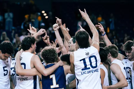 MVB-Huddle-25