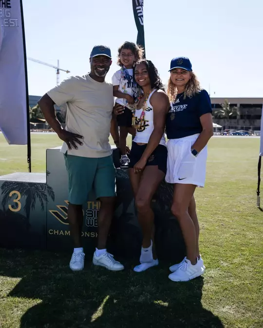 jolie-robinson-wtrack-2025-family