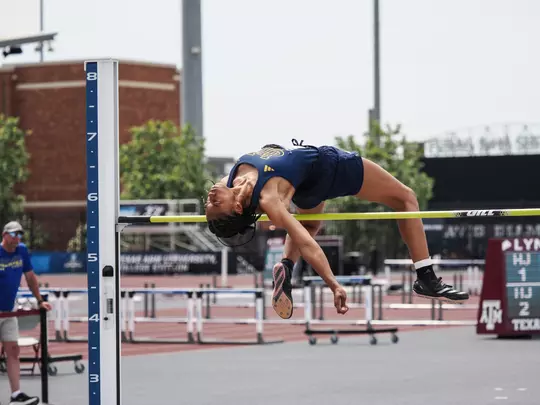 zharia-taylor-wtrack-2025-ncaa-feature-1