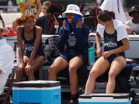 zharia-taylor-wtrack-2025-ncaa-feature-2